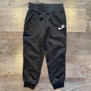 Nike Toddler Boy Black and White Athletic Joggers  Activewear 3T